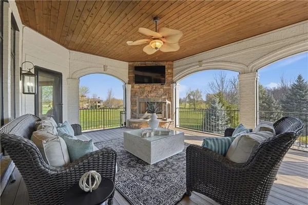 $2,750,000 | 20711 Benson Street, Bucyrus, KS 66013