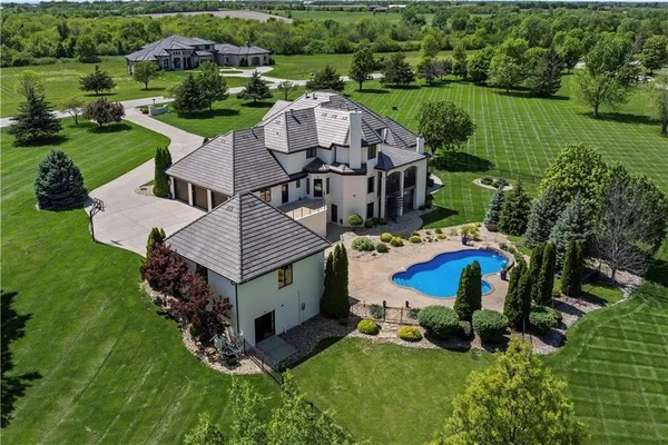 $2,750,000 | 20711 Benson Street, Bucyrus, KS 66013