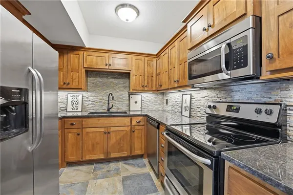 $2,750,000 | 20711 Benson Street, Bucyrus, KS 66013