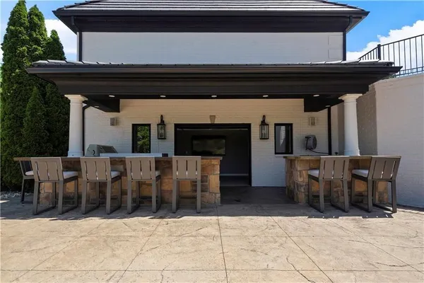 $2,750,000 | 20711 Benson Street, Bucyrus, KS 66013