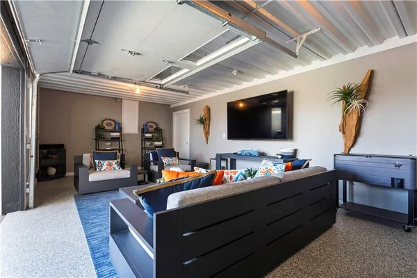 $2,750,000 | 20711 Benson Street, Bucyrus, KS 66013