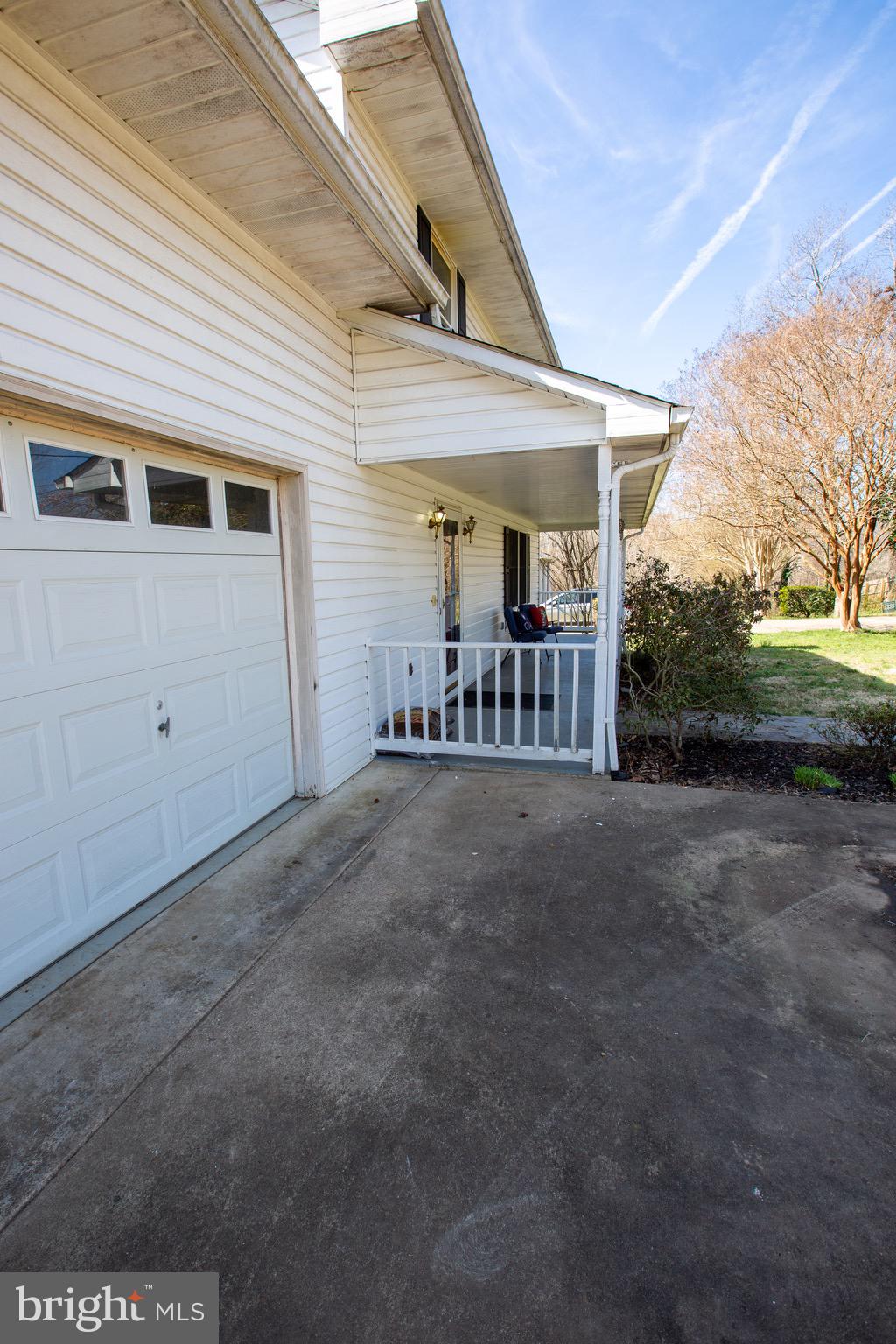 503 Leonard Road Fredericksburg, VA 22405 - Photo 3 of 33