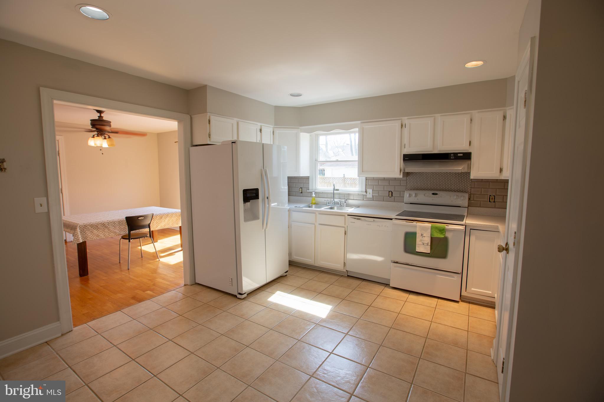 503 Leonard Road Fredericksburg, VA 22405 - Photo 9 of 33 Ceramic Tile & Updated White Cabinetry!