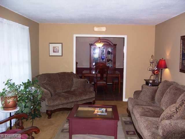 267 Bailey Road Winston-Salem, NC 27107 - Photo 2 of 16 Living Room.