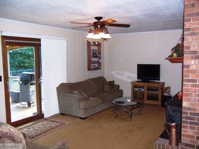 267 Bailey Road Winston-Salem, NC 27107 - Photo 6 of 16 Den/Family/Great Room.