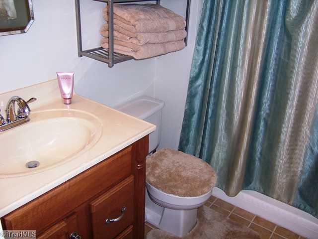 267 Bailey Road Winston-Salem, NC 27107 - Photo 9 of 16 Master Bath/Spa.