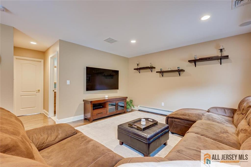 114 Old Beekman Road Monmouth Junction, NJ 08852 - Photo 10 of 32