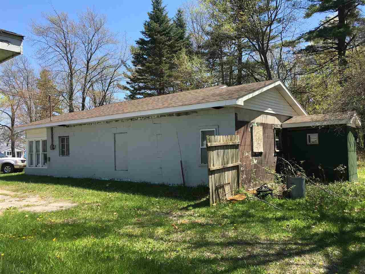 2139 North Huron Road Tawas City, MI 48763 - Photo 5 of 12 1853227-4.JPG