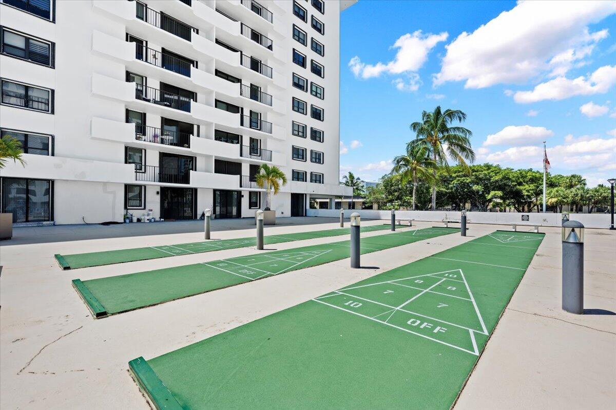 1200 Marine Way, Unit 304 North Palm Beach, FL 33408 - Photo 24 of 31 a view of a basketball court
