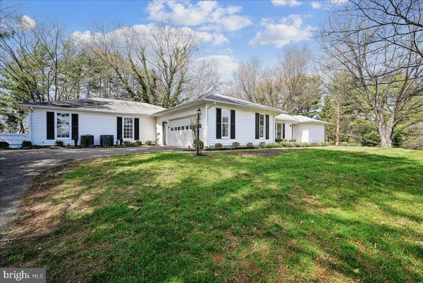 $849,900 | 17621 Evers Court, Hamilton, VA 20158