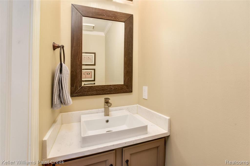 132 Saxon Court Rochester Hills, MI 48307 - Photo 33 of 45
