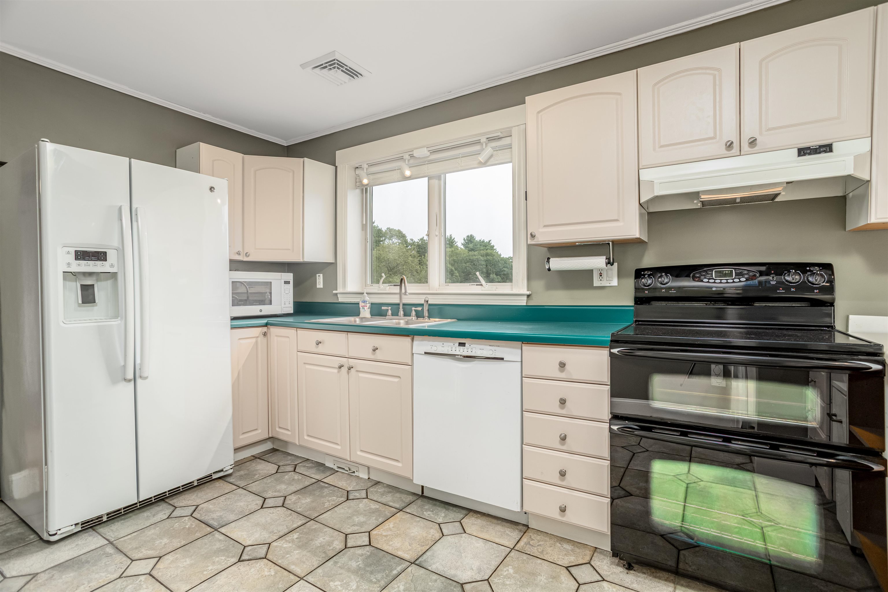 82 Old Gage Hill Road Pelham, NH 03076 - Photo 11 of 45 Gallery Image 11