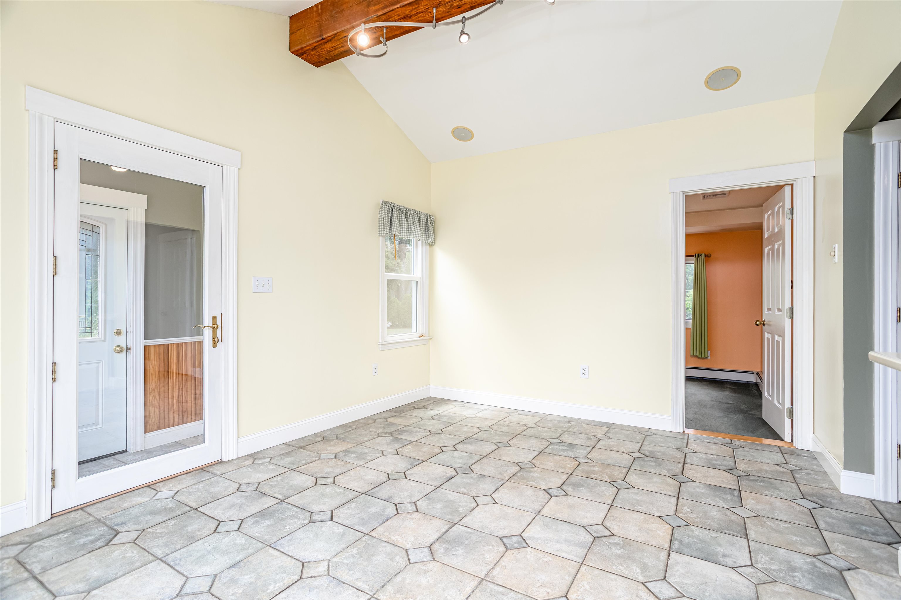 82 Old Gage Hill Road Pelham, NH 03076 - Photo 9 of 45 Gallery Image 9