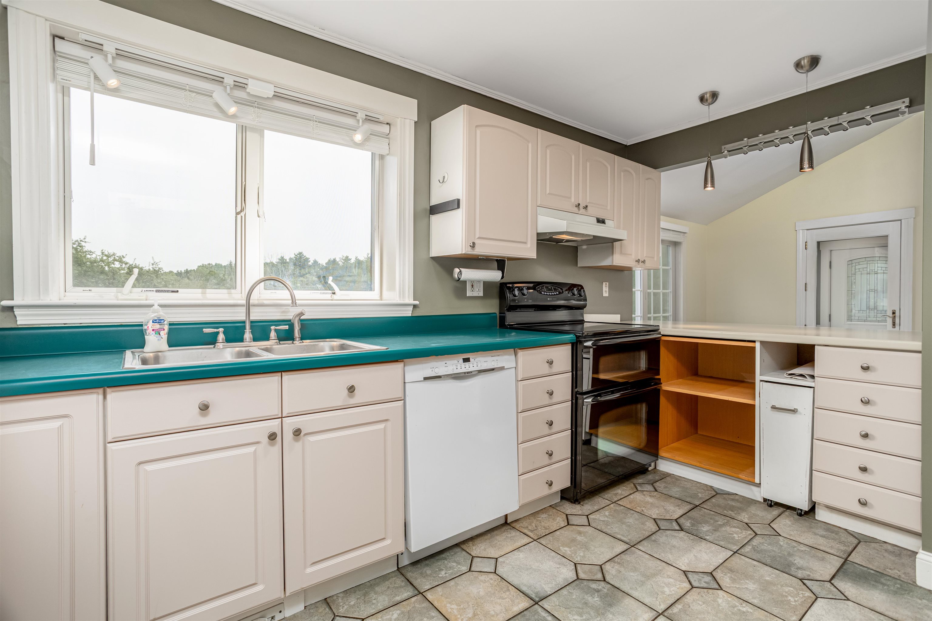 82 Old Gage Hill Road Pelham, NH 03076 - Photo 10 of 45 Gallery Image 10