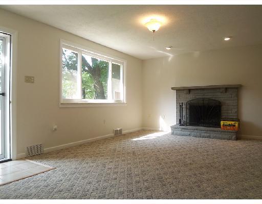 133 Tyler Road Pittsburgh, PA 15237 - Photo 2 of 8 Living Room.