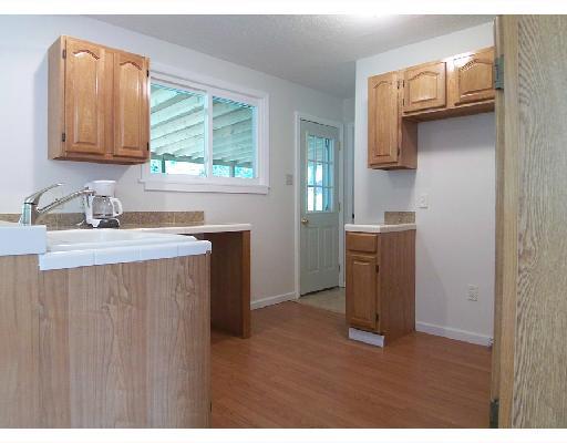 133 Tyler Road Pittsburgh, PA 15237 - Photo 4 of 8 Kitchen.
