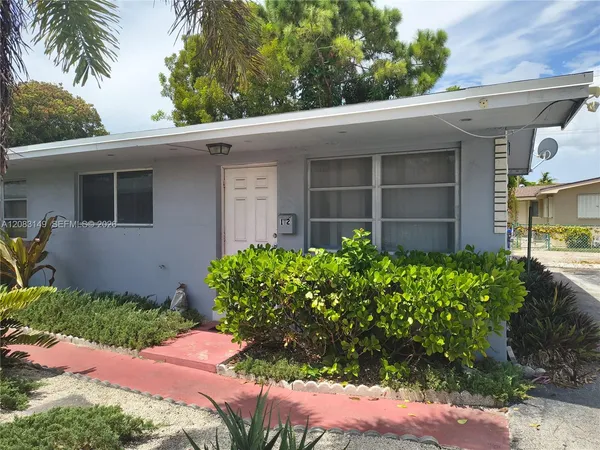 $1,500 | 2330 Polk Street, Unit 12, Hollywood, FL 33020