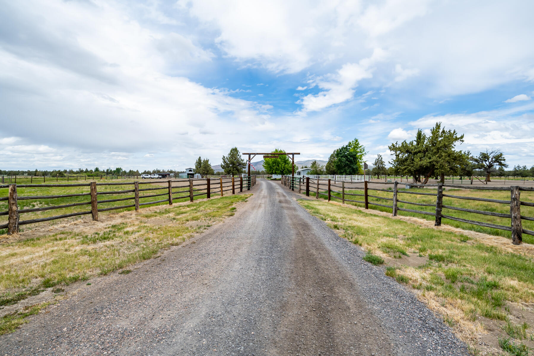 63520 Johnson Ranch Road Bend, OR 97701 - Photo 2 of 52 Driveway