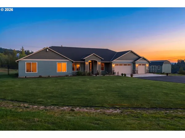 $1,100,000 | 192 Cross Creek Road, Kelso, WA 98626