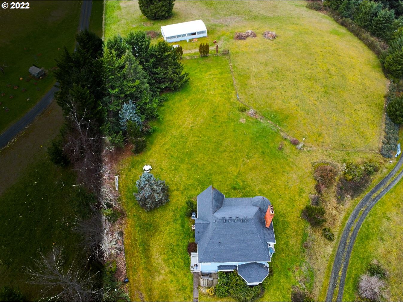 32482 Doolittle Road Cottage Grove, OR 97424 - Photo 28 of 32 a view of an outdoor space and swimming pool
