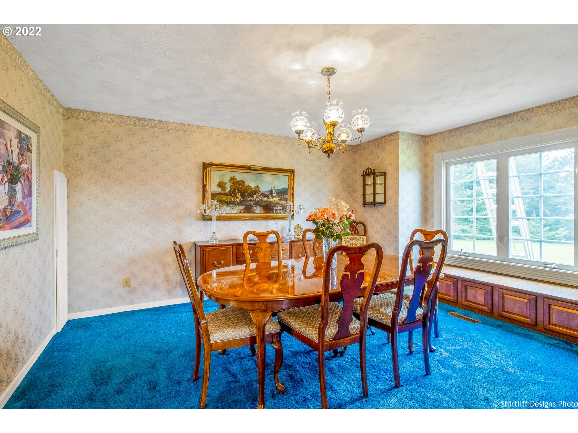 32482 Doolittle Road Cottage Grove, OR 97424 - Photo 10 of 32 a view of a dining room with furniture and wooden floor