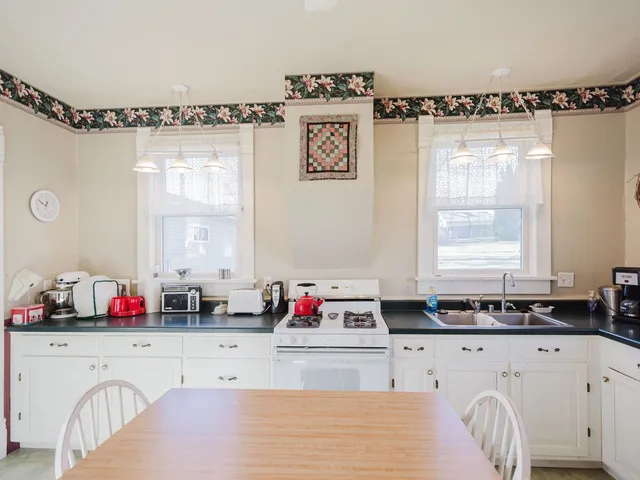 $349,900 | 729 Center Street, Mineral Point, WI 53565