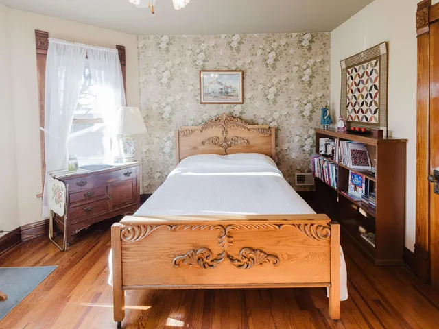 $349,900 | 729 Center Street, Mineral Point, WI 53565