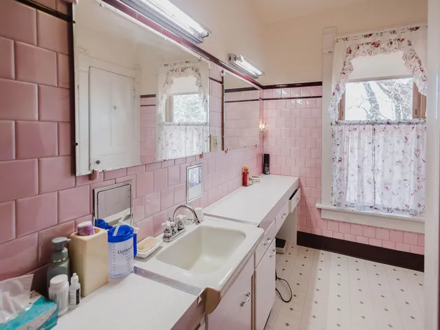 $349,900 | 729 Center Street, Mineral Point, WI 53565