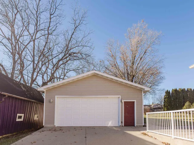 $349,900 | 729 Center Street, Mineral Point, WI 53565