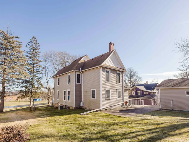 $349,900 | 729 Center Street, Mineral Point, WI 53565