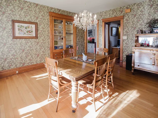 $349,900 | 729 Center Street, Mineral Point, WI 53565