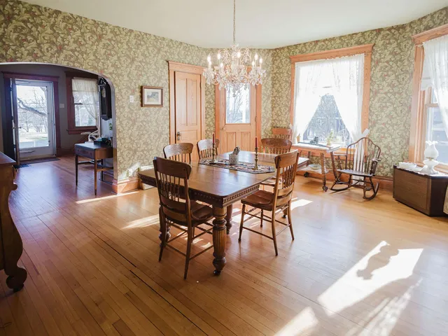 $349,900 | 729 Center Street, Mineral Point, WI 53565