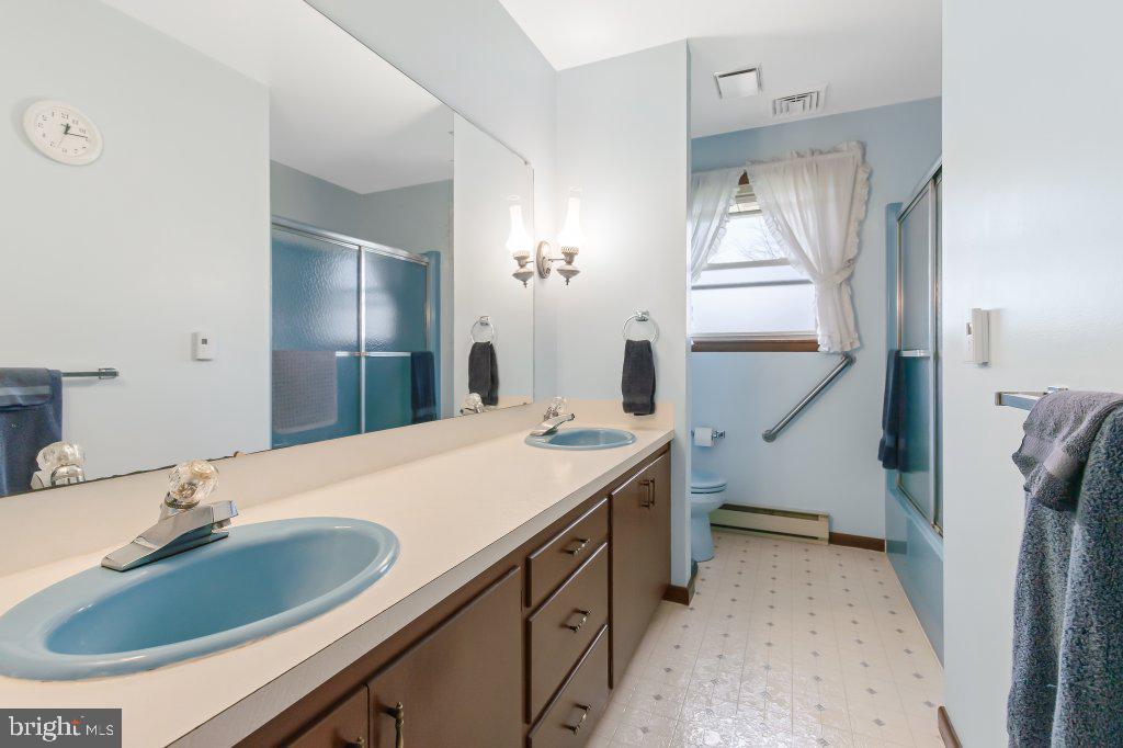 190 Manor Church Road Columbia, PA 17512 - Photo 20 of 30 Full bathroom, main floor