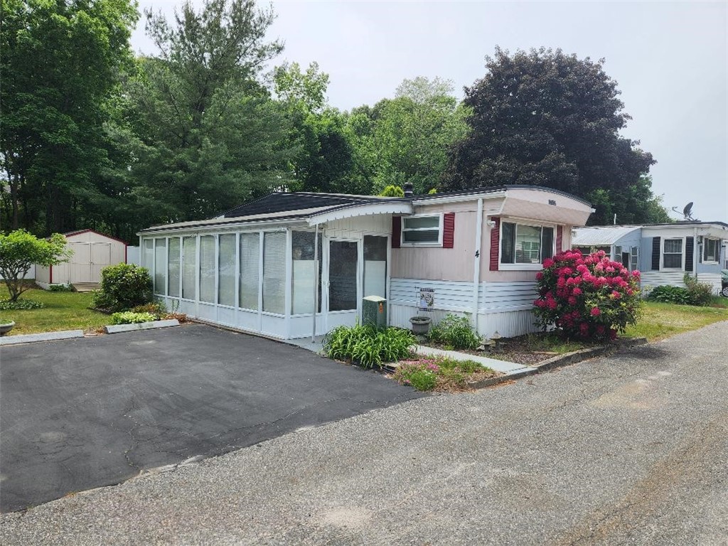 27 Woodward Road Lincoln, RI 02865 - Photo 2 of 17 Gallery Image 2