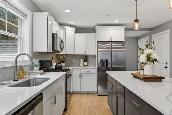 $945,000 | 10 Newfield Road, Freeport, ME 04032
