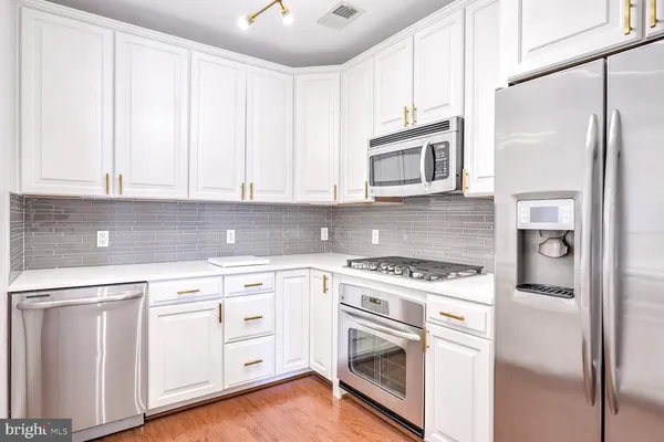$3,400 | 2101 North Monroe Street, Unit 204, Arlington, VA 22207