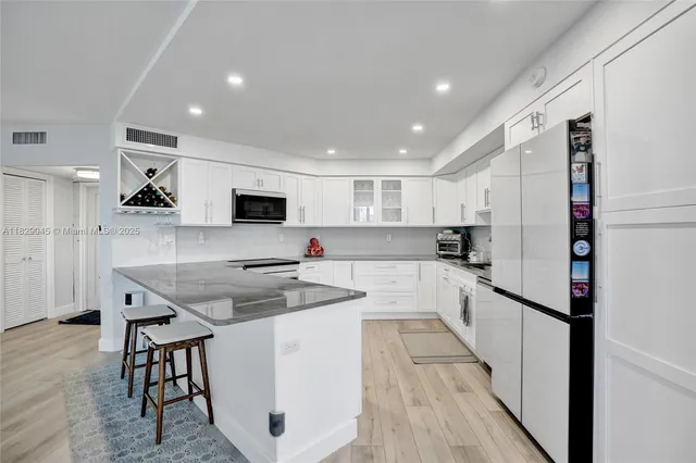 $5,200 | 1340 South Ocean Boulevard, Unit 403, Pompano Beach, FL 33062