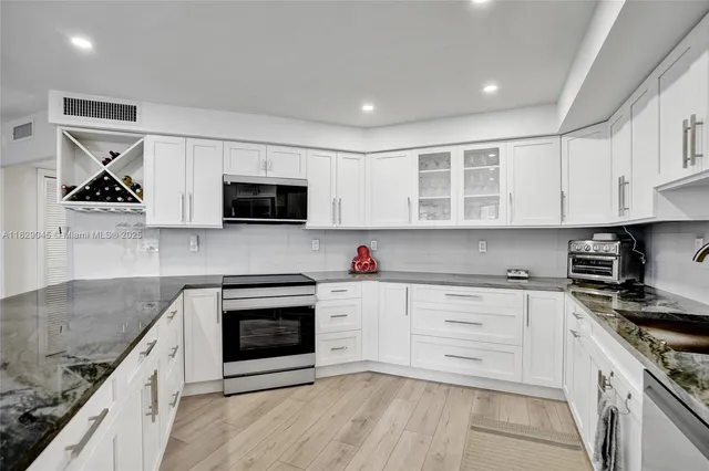 $5,200 | 1340 South Ocean Boulevard, Unit 403, Pompano Beach, FL 33062