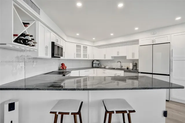 $5,200 | 1340 South Ocean Boulevard, Unit 403, Pompano Beach, FL 33062