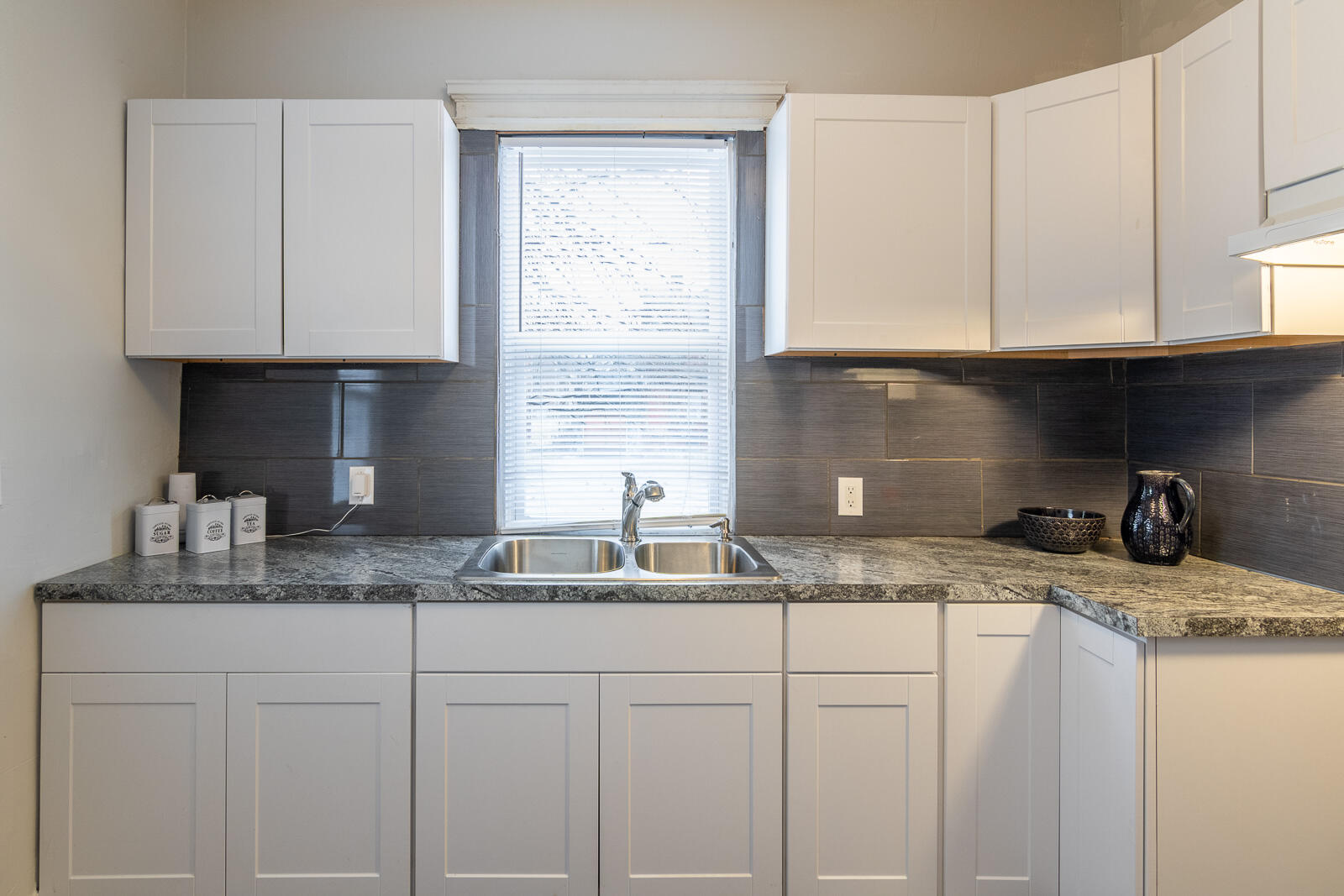 614 Clairmount Avenue Detroit, MI 48202 - Photo 2 of 12 Kitchen