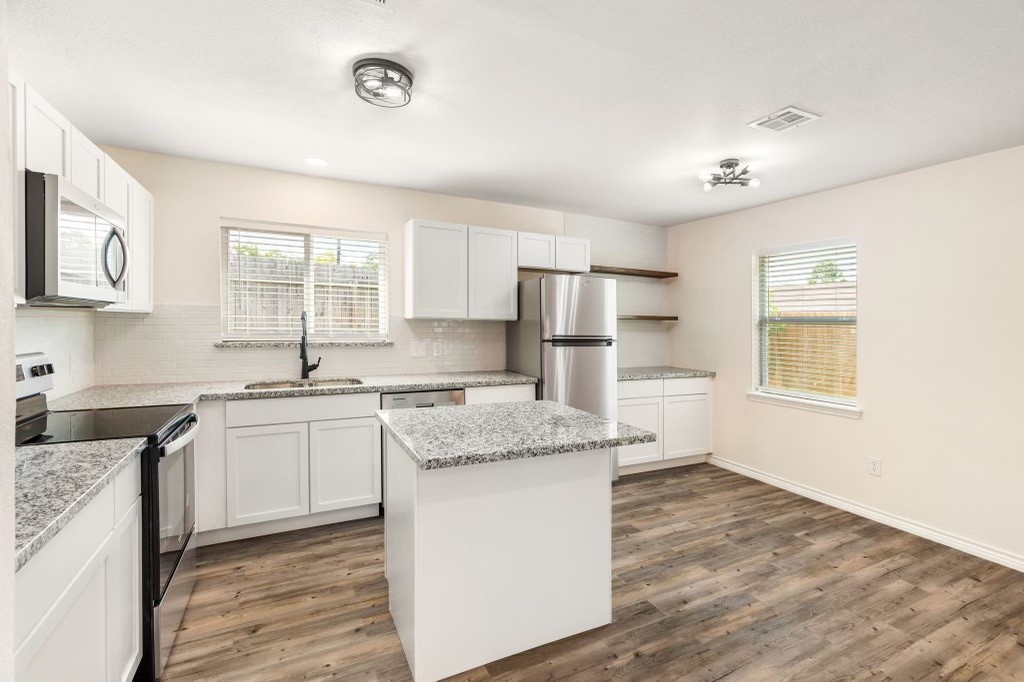 11903 Edgar Street Houston, TX 77047 - Photo 7 of 29