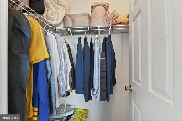 $565,000 | 25065 Riding Center Drive, Chantilly, VA 20152