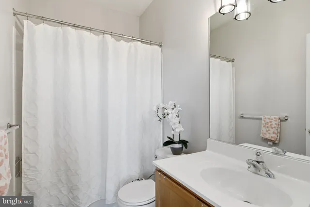 $565,000 | 25065 Riding Center Drive, Chantilly, VA 20152