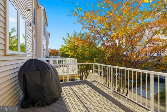 $565,000 | 25065 Riding Center Drive, Chantilly, VA 20152