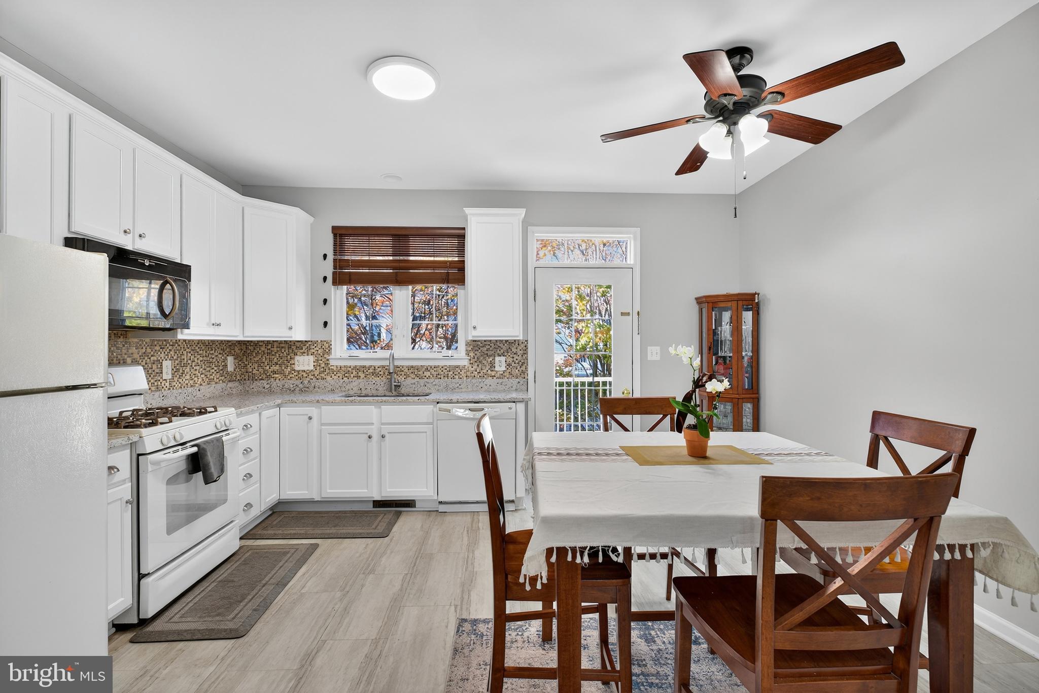 25065 Riding Center Drive Chantilly, VA 20152 - Photo 8 of 33