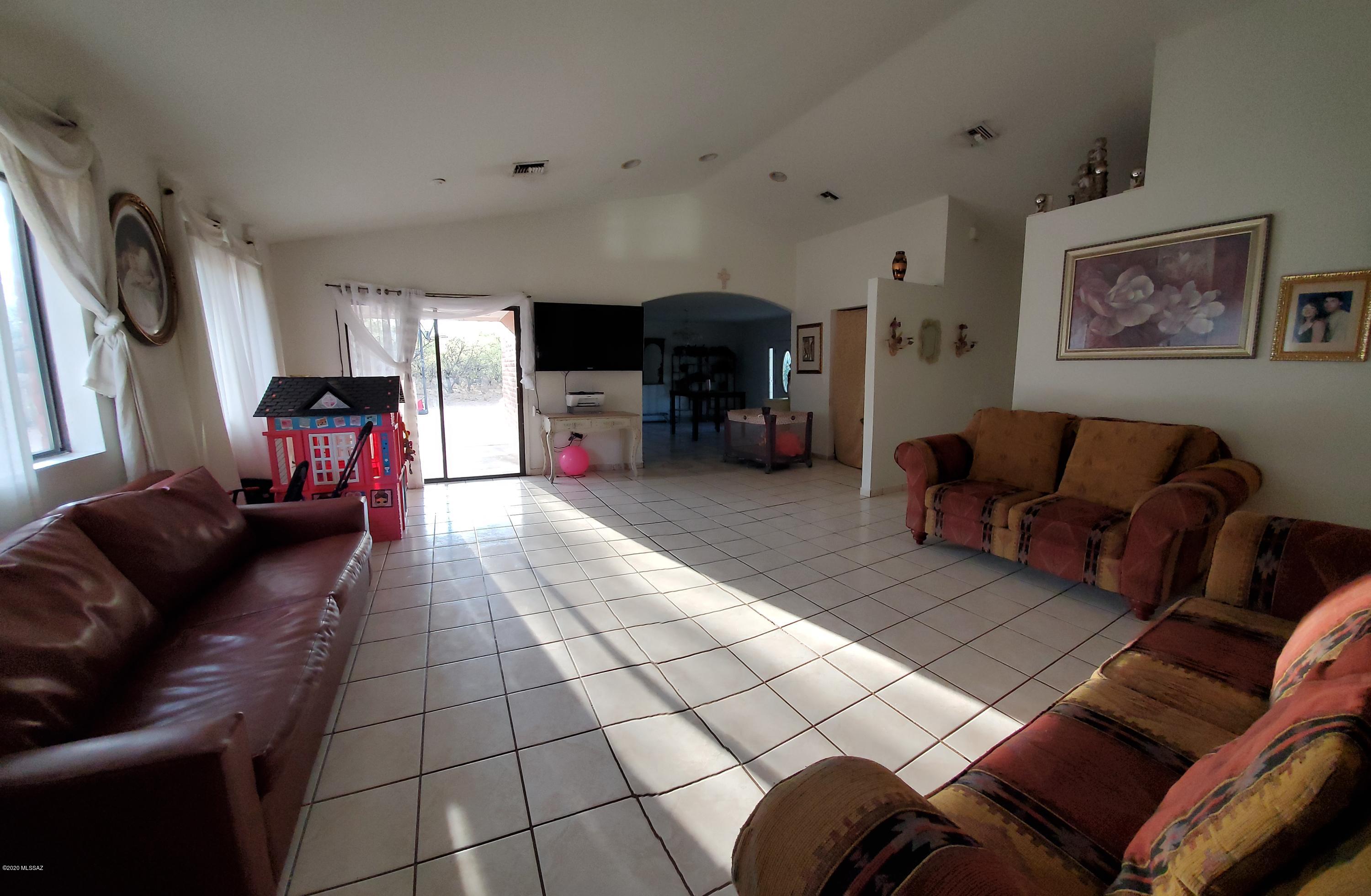595 Camino Lito Galindo Rio Rico, AZ 85648 - Photo 6 of 37