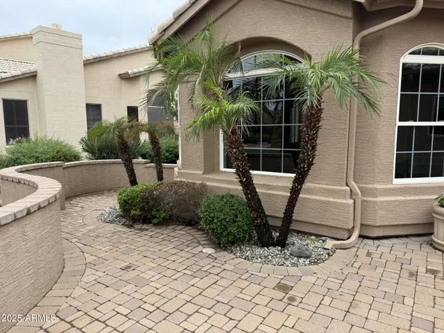 a view of a backyard with fountain