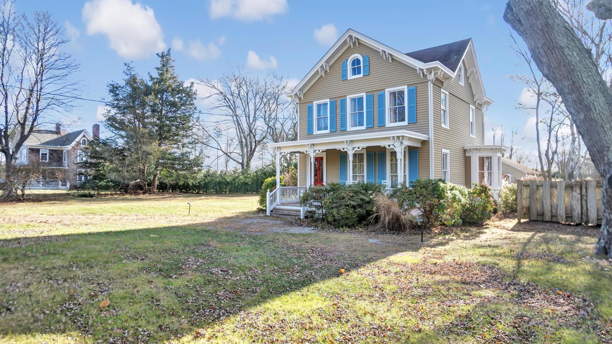 View of front of house featuring covered porch and a front yard