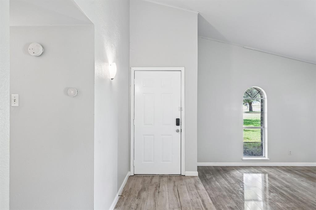 3049 Ravine Trail Carrollton, TX 75007 - Photo 4 of 27