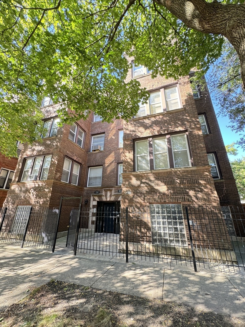 7250 South Merrill Avenue Chicago, IL 60649 - Photo 1 of 24